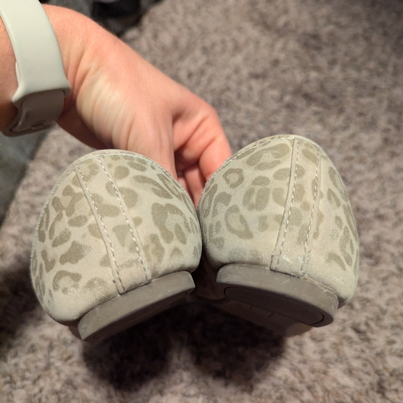 Arizona Jeans Company Leopard Print Flats - Picture 2 of 2